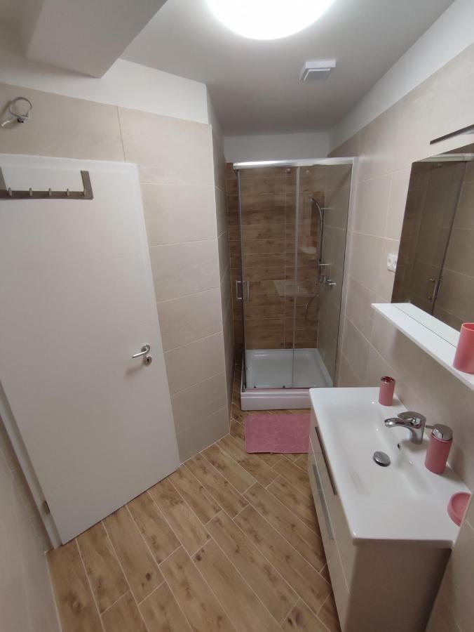 Apartmani V&V - New Apartments Murter Exterior foto